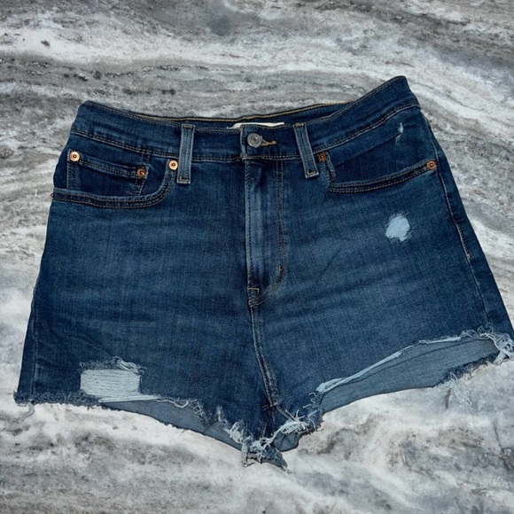 Levi High rise shorts medium wash distressed size 29 - Picture 9 of 9